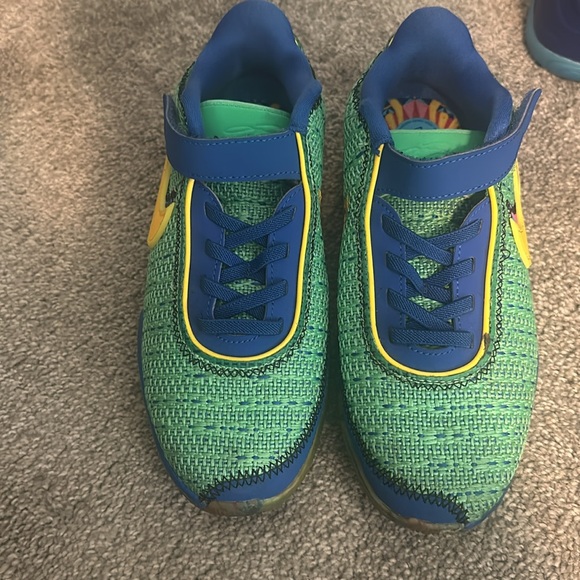 Kids LeBron - Picture 2 of 4